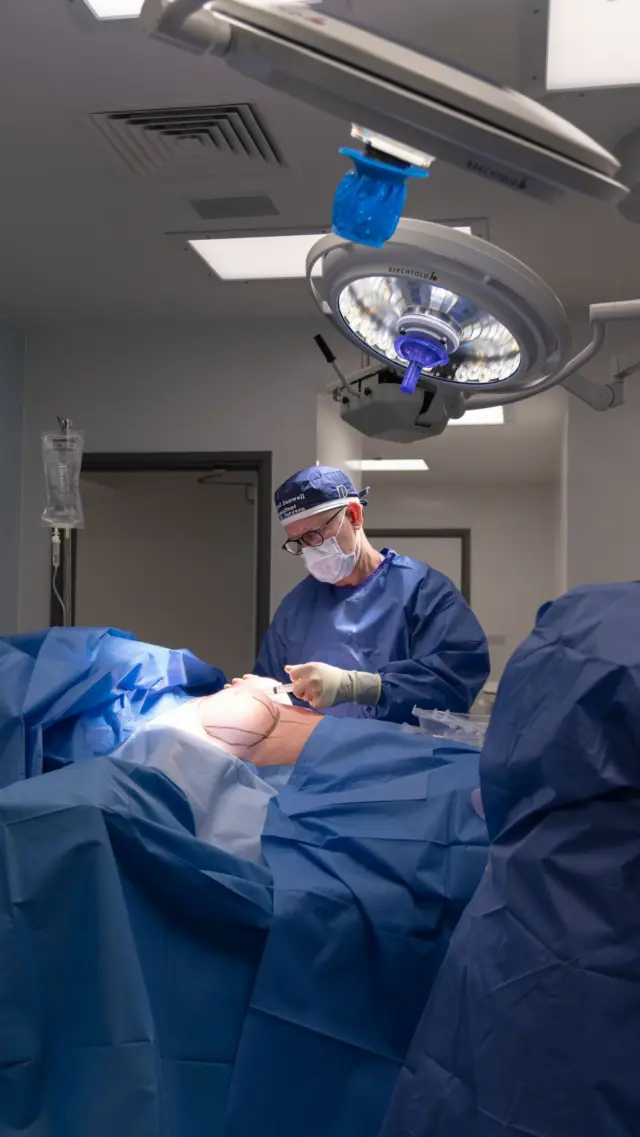 The strongest results and the best possible healing begin long before the day of surgery 👀 …

Careful preparation helps create the right conditions for recovery, but it is only one part of the process. Patients should also feel fully informed, have realistic expectations and understand what their individual recovery may involve before deciding to proceed.

That means following the personalised guidance provided by Dr. Paul and your surgical team, and allowing yourself the time and support needed to heal properly ❤️‍🩹 

There is no universal checklist for every patient or procedure, which is why individual pre-operative advice really matters.

Considering cosmetic surgery? Save this Reel as a reminder, or leave your questions below 👇🏽