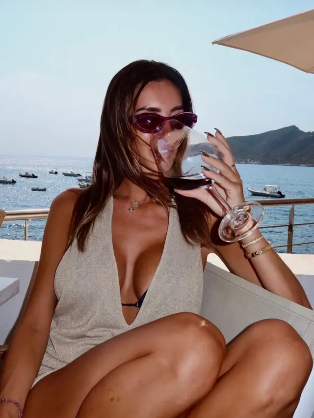 A little summer confidence appreciation 🍒 ☀️🖤

Nothing makes us happier than seeing Dr. Paul’s patients enjoying their results, feeling amazing and living their best lives! 

Sunshine, bikinis and some very happy post op patients 📸 ✨

🖤 Dr. Paul E Banwell
📍 London & Sussex
🔗 paulebanwell.com