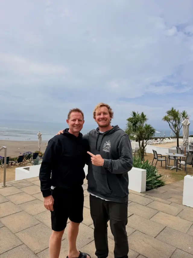 BIG WAVE SURF LEGEND @andrew_cotty!!! 

It was an absolute pleasure to spend some time recently with Andrew Cotton aka ‘Cotty’ who is a professional big wave surfer, elite Red Bull Athlete and adventurer.

Star of the HBO Blockbuster documentary series 100ft wave with his good friend Garrett McNamara, he  has been a pioneer of big wave surfing globally and helped put the now famous Nazare in Portugal on the map. 

I was blessed to  have been able to train with his  good friend , trainer and coach @blakey_coaching  for some years and together they have taught yoga, fitness, sport psychology, mindfulness and breathing techniques to elite athletes all around the world - professional surfers, England Rugby players, Olympic athletes and premiership football rugby teams and more. 

I was therefore really stoked to catch up with Andrew about life as an elite athlete, his time in Nazaré,  surfing around the world and how to manage intensely stressful situations in high level sport as well as all his activities teaching and speaking globally to organisations and HNW individuals. 

He is truly a  genuinely  nice guy and behind the scenes willing to  go above and beyond to help others. Much of this charitable work goes unnoticed but this is just a little shout out to acknowledge  his immense kindness and contributions.
Thank you Cotty! 💪💪💪

Remember! 100ft wave is a must watch on HBO!.